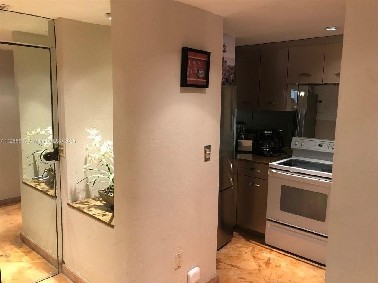 100 Lincoln Rd, Unit 1228, Miami Beach, FL 33139 Photo