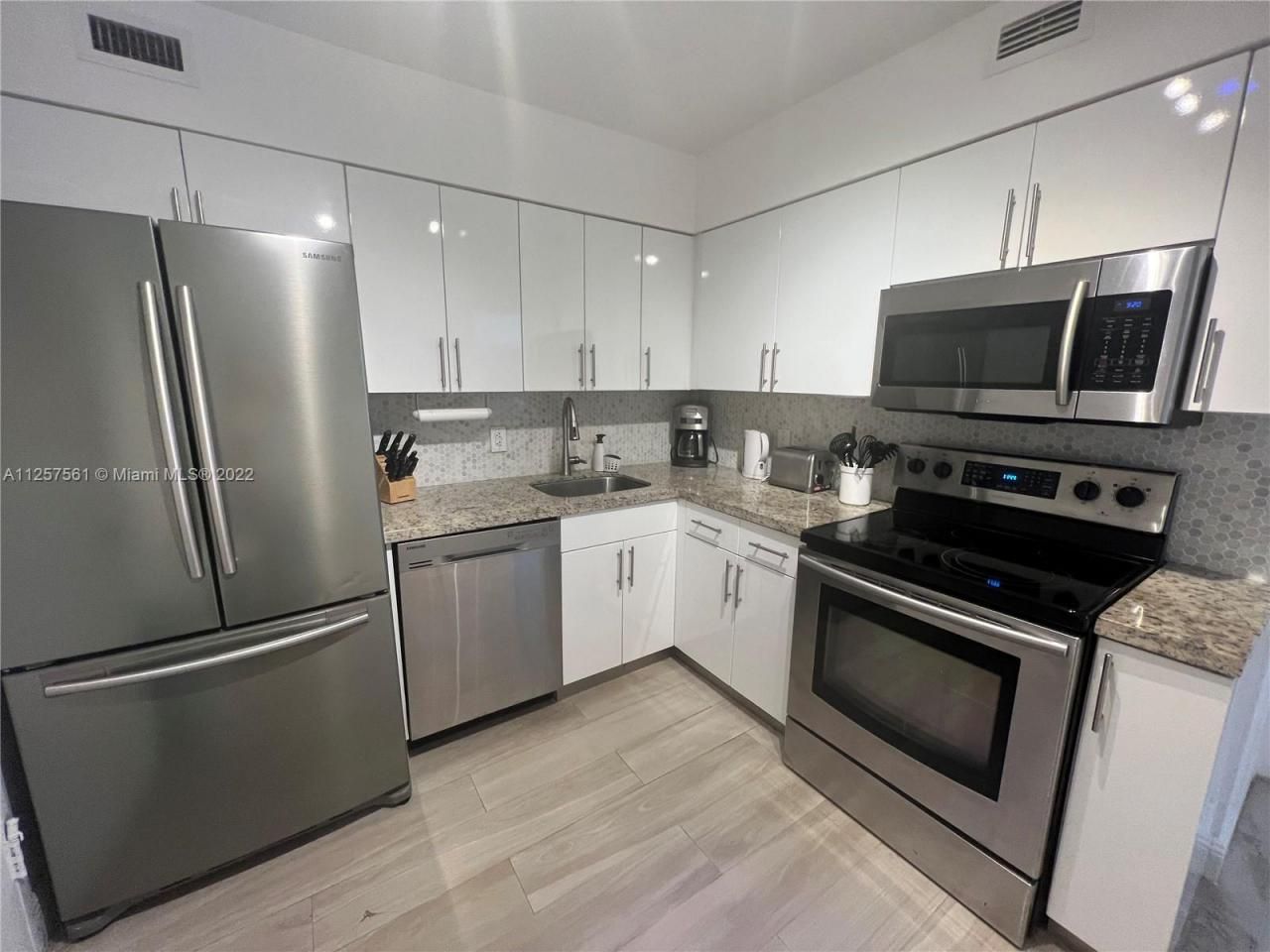 5151 Collins Ave, Unit 725, Miami Beach, FL 33140 Photo