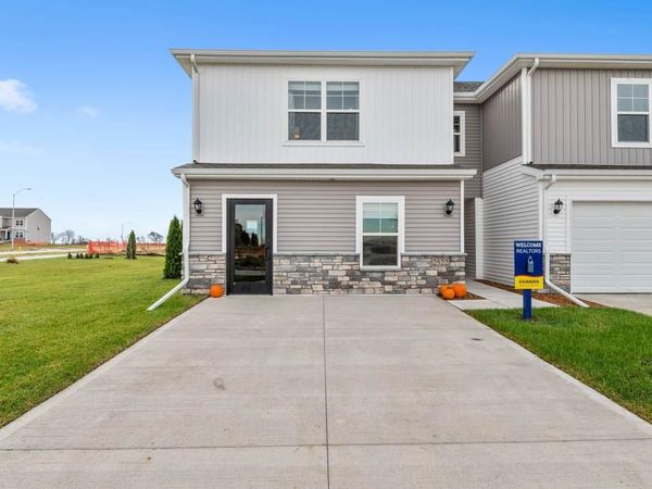 2522 SE Morningdew Drive, West Des Moines, IA 50265
