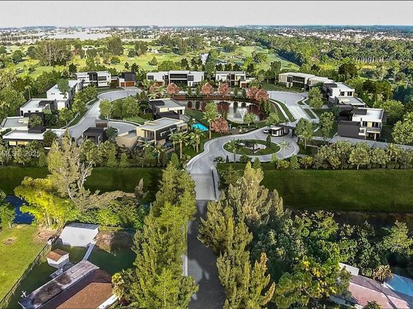 Worth Ave, Palm Beach, FL 33463