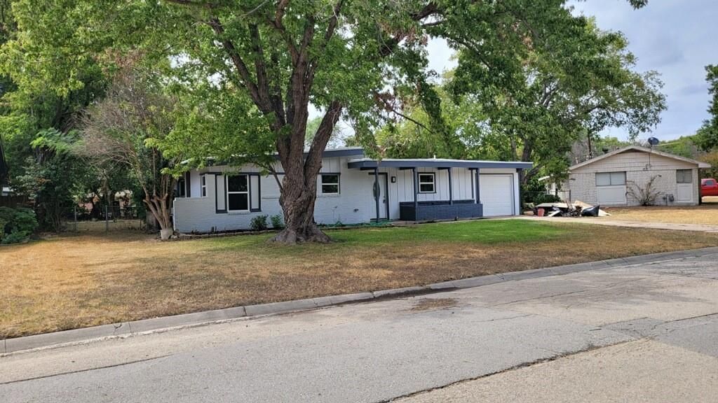 1102 Sproles Drive, Benbrook, TX 76126 Main Photo