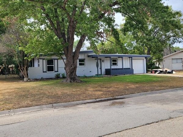 1102 Sproles Drive, Benbrook, TX 76126