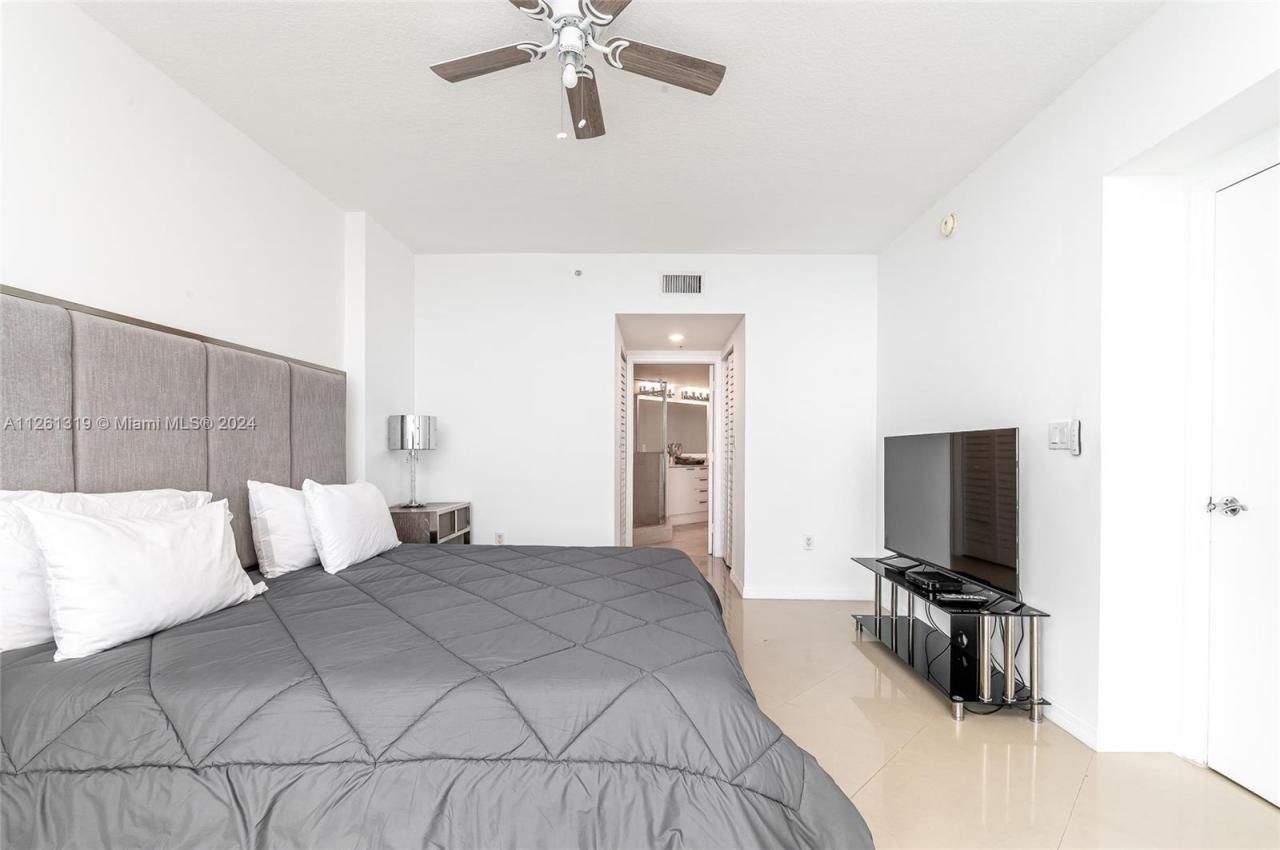 16699 Collins Ave, Unit 2601, Sunny Isles Beach, FL 33160 Photo