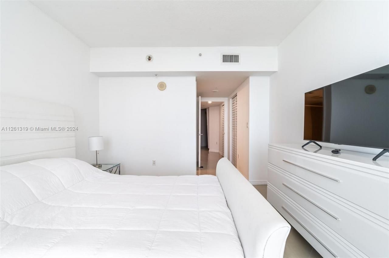 16699 Collins Ave, Unit 2601, Sunny Isles Beach, FL 33160 Photo