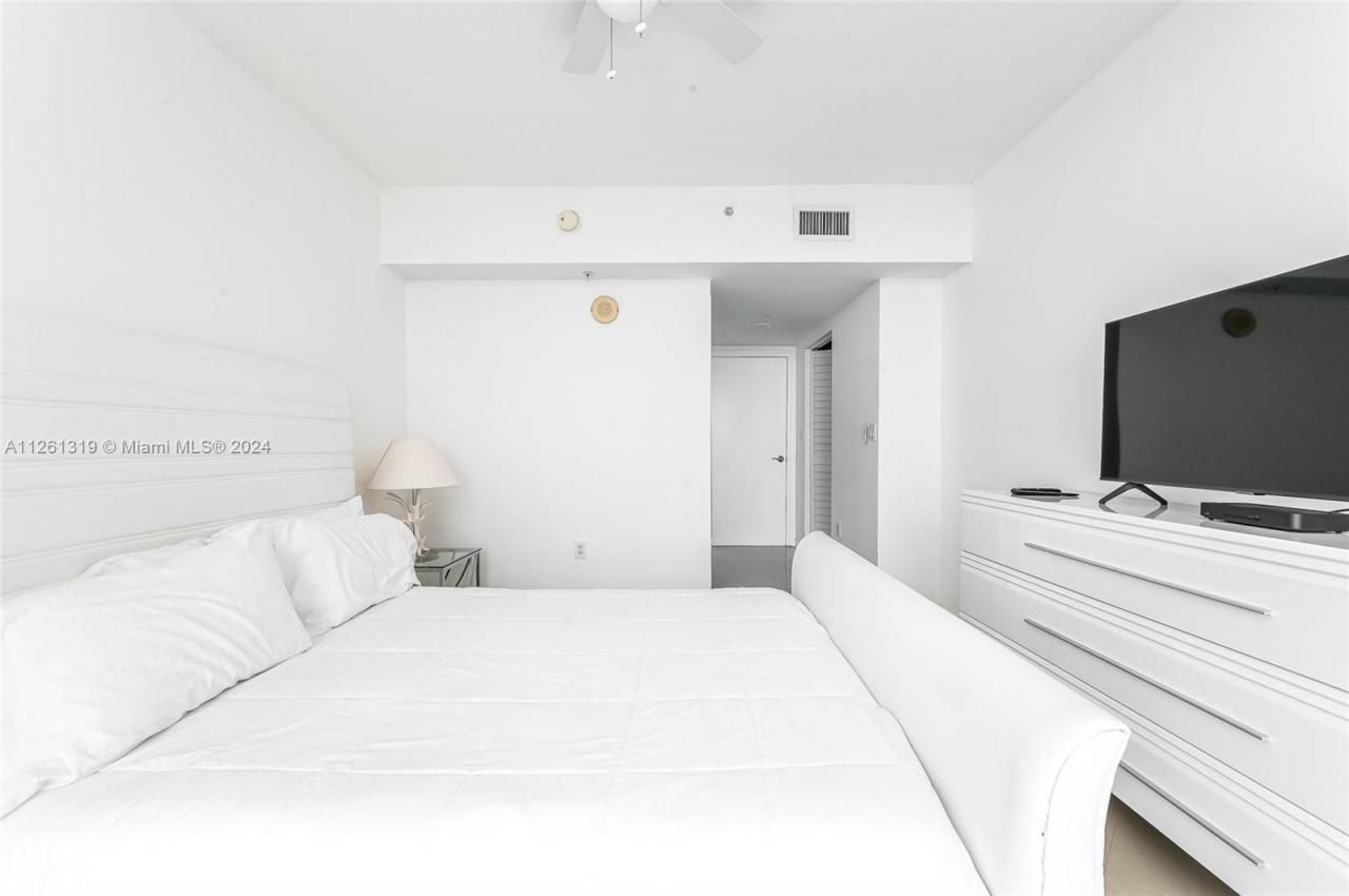 16699 Collins Ave, Unit 2601, Sunny Isles Beach, FL 33160 Photo