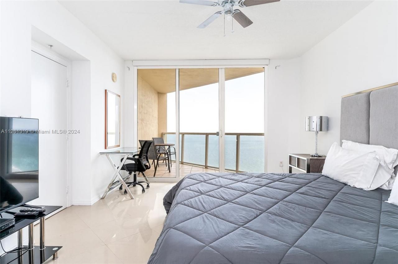 16699 Collins Ave, Unit 2601, Sunny Isles Beach, FL 33160 Photo