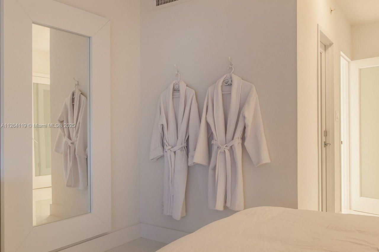 100 Lincoln Rd, Unit 943, Miami Beach, FL 33139 Photo