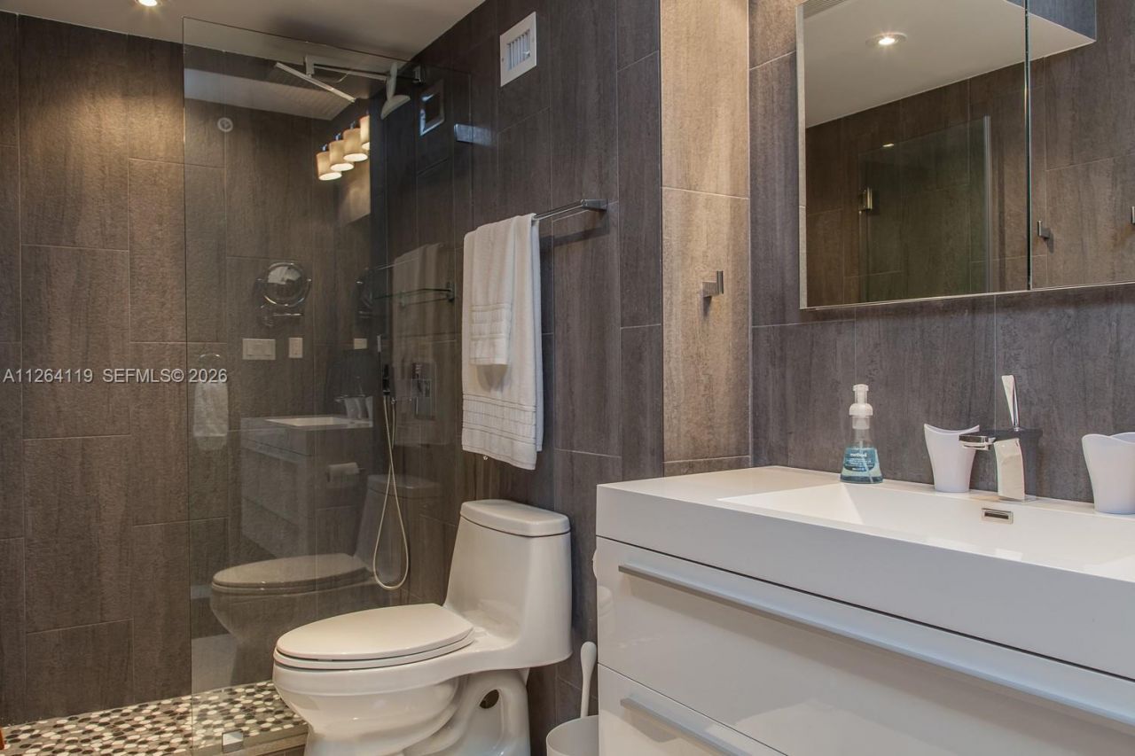 100 Lincoln Rd, Unit 943, Miami Beach, FL 33139 Photo