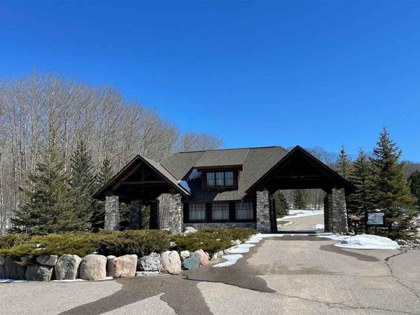 6030 Trillium Woods Drive, Unit 39, Harbor Springs, MI 49740
