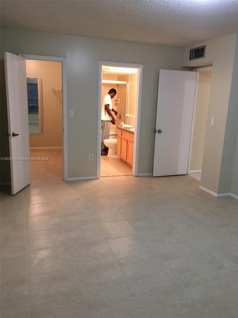 4170 Inverrary Dr, Unit 111, Lauderhill, FL 33319 Photo