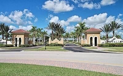 10298 SW Silverberry Court N, Port Saint Lucie, FL 34987 Photo