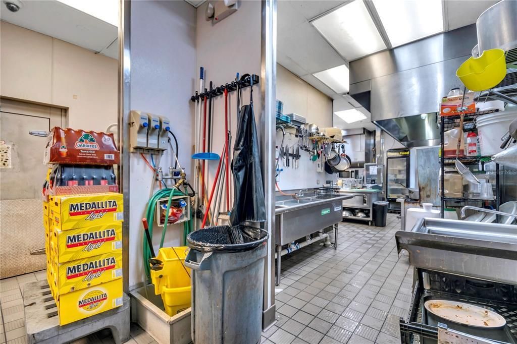 5600 Butler National Drive, Orlando, FL 32812 Photo