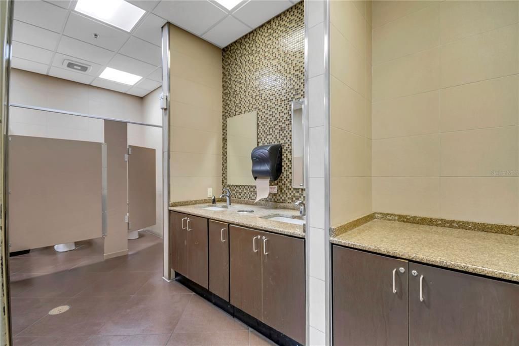 5600 Butler National Drive, Orlando, FL 32812 Photo