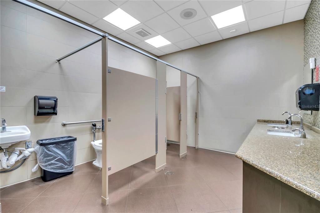 5600 Butler National Drive, Orlando, FL 32812 Photo