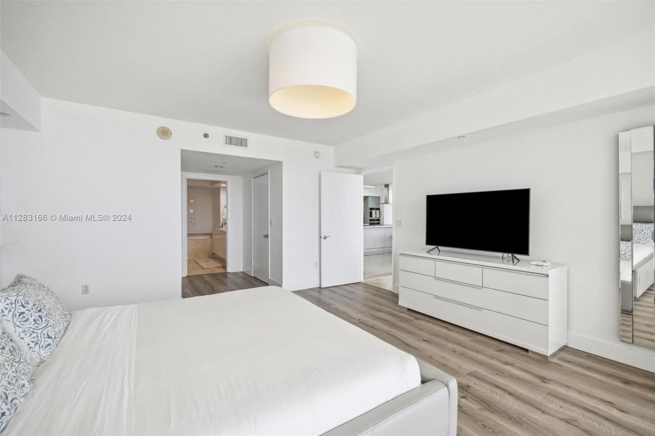 1830 S Ocean Dr, Unit 2102, Hallandale Beach, FL 33009 Photo