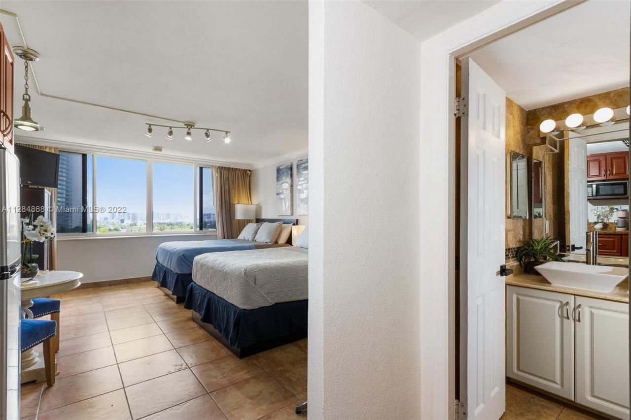 19201 Collins Ave, Unit 641, Sunny Isles Beach, FL 33160 Photo