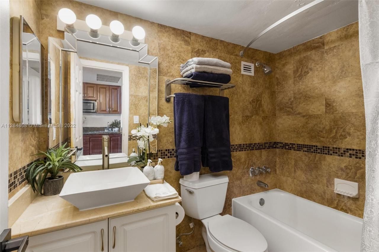 19201 Collins Ave, Unit 641, Sunny Isles Beach, FL 33160 Photo