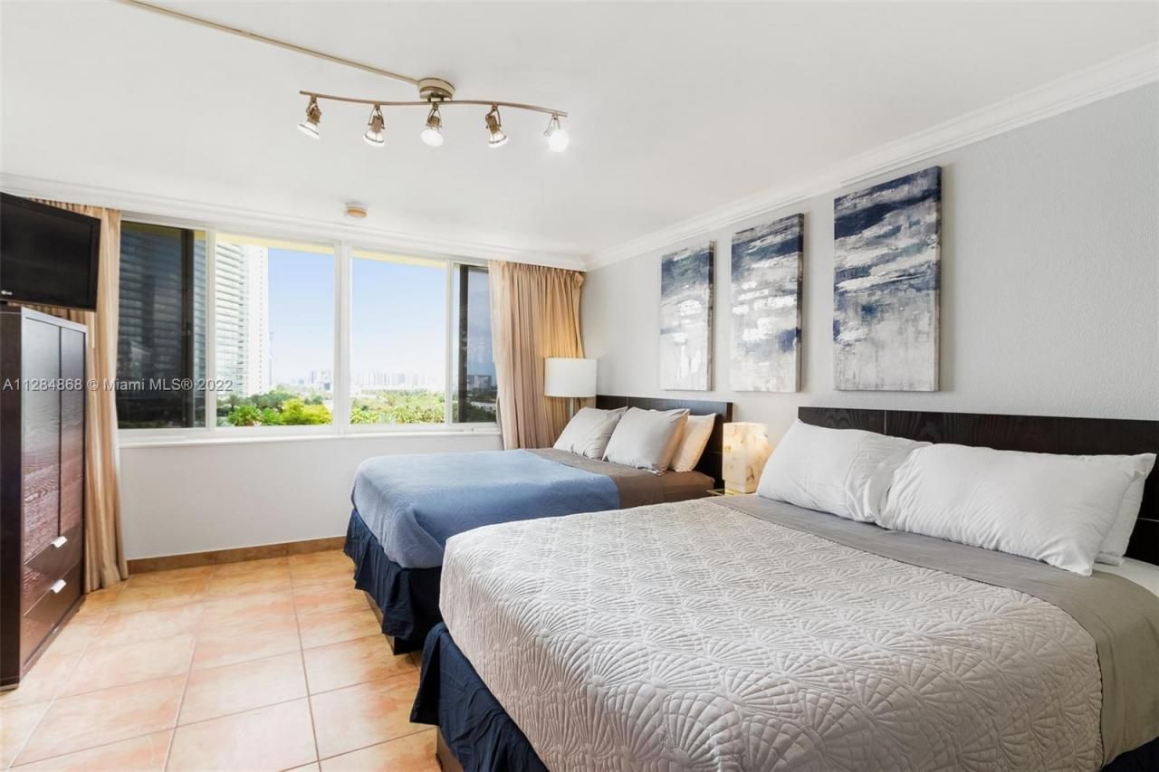 19201 Collins Ave, Unit 641, Sunny Isles Beach, FL 33160 Photo