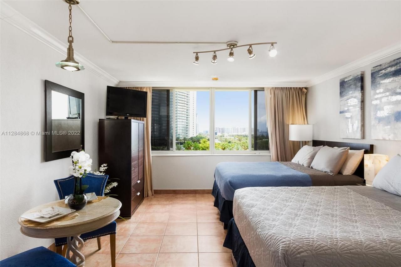 19201 Collins Ave, Unit 641, Sunny Isles Beach, FL 33160 Photo