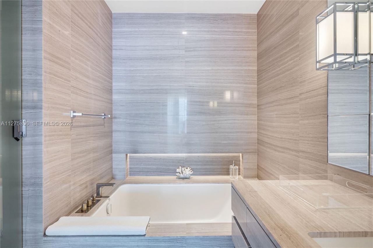 18975 E Collins Ave, Unit 3802, Sunny Isles Beach, FL 33160 Photo