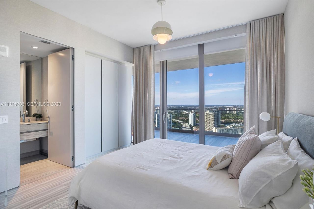 18975 E Collins Ave, Unit 3802, Sunny Isles Beach, FL 33160 Photo