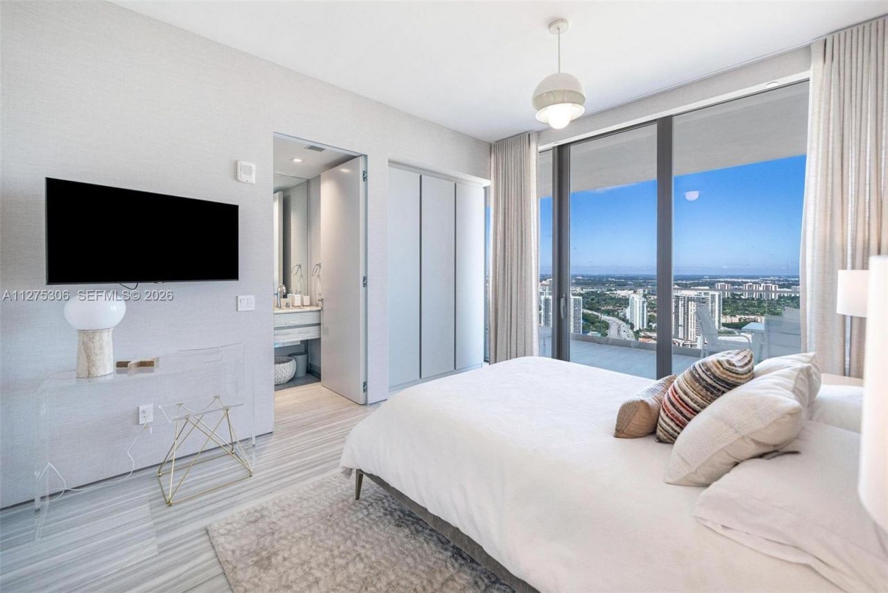 18975 E Collins Ave, Unit 3802, Sunny Isles Beach, FL 33160 Photo