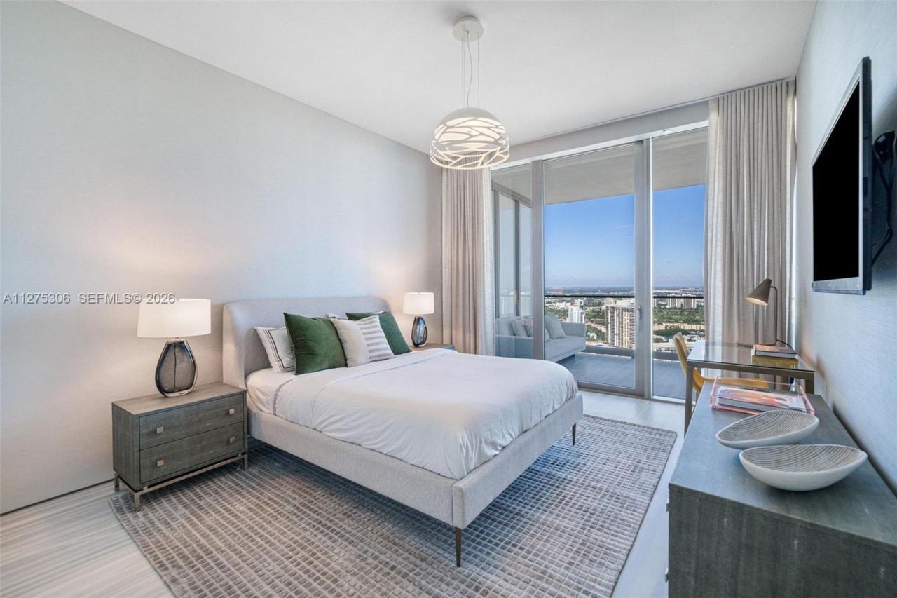 18975 E Collins Ave, Unit 3802, Sunny Isles Beach, FL 33160 Photo