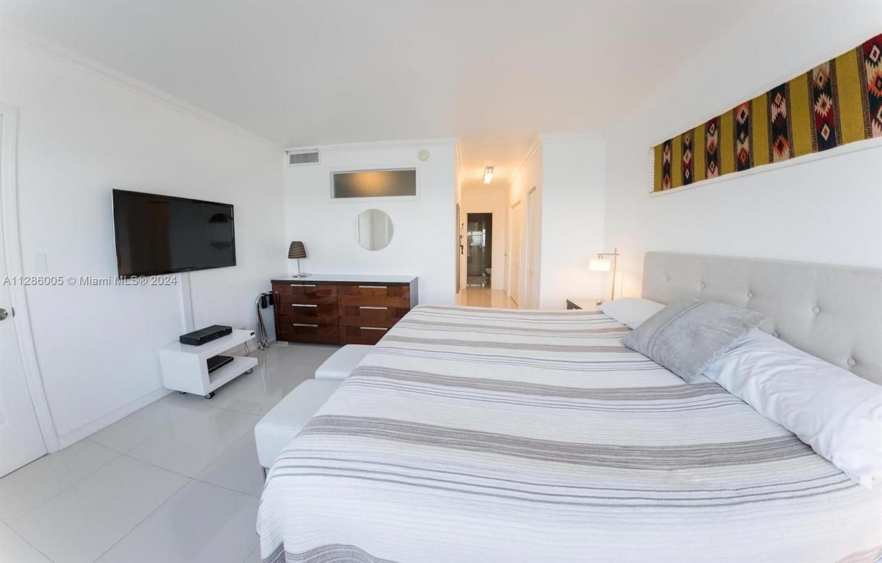 5601 Collins Ave, Unit 1206, Miami Beach, FL 33140 Photo