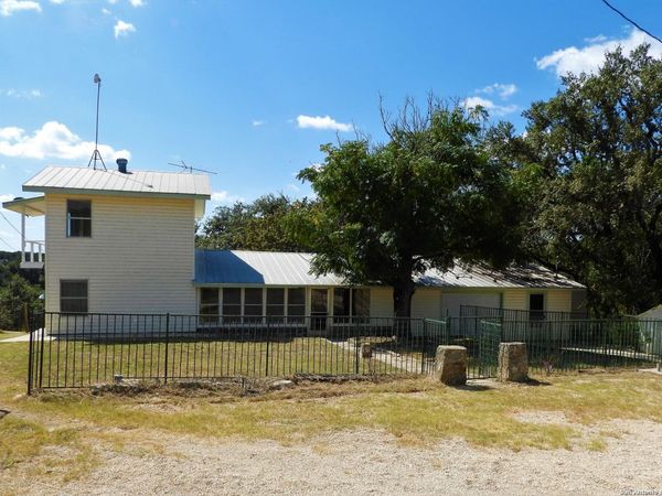 806 BLUE BILL COVE DR, Lakehills, TX 78063