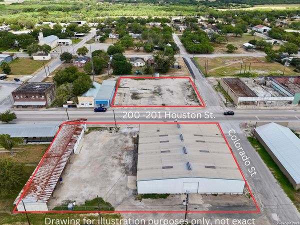 201 Houston St, George West, TX 78022