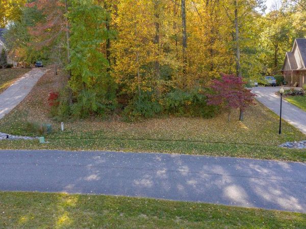 2701 Woodstone Lane, Evansville, IN 47712