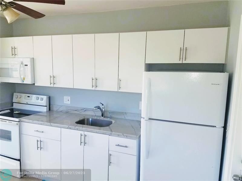 109 NW 3rd Avenue, Unit 1, Hallandale Beach, FL 33009 Photo