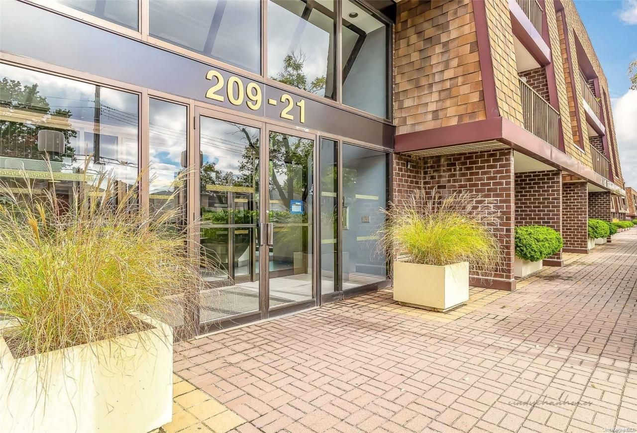 20921 26th Ave, Unit 2D, Bayside, NY 11360 Main Photo