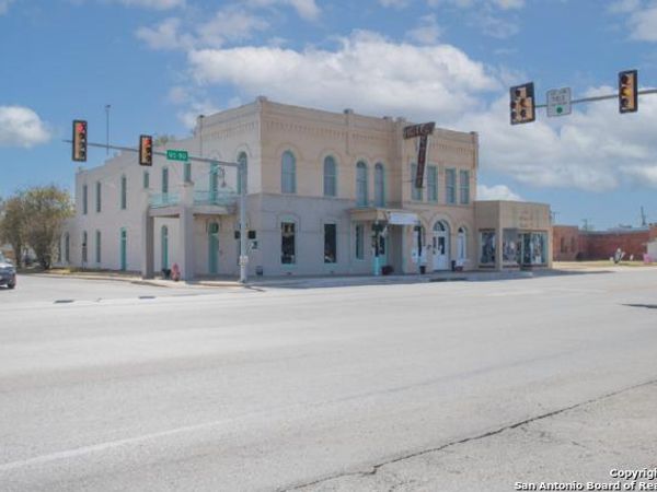 1101 19TH ST, Unit 1,2,3, Hondo, TX 78861