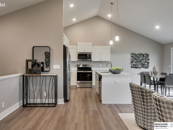 2601 Piney Creek Drive, Elkhorn, NE 68022