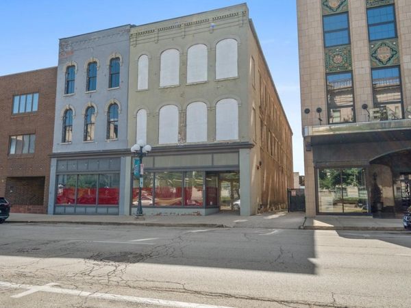 208-210 N Center Street, Bloomington, IL 61701