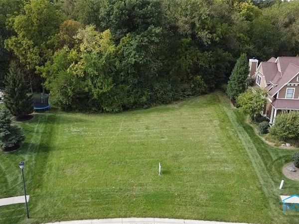 1380 Brookwoode Road, Perrysburg, OH 43551