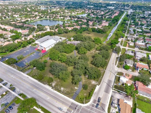 7227 Taft St, Pembroke Pines, FL 33024