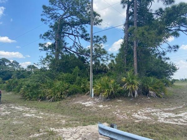 5029 SE TradeWinds Cir, La Belle, FL 33935