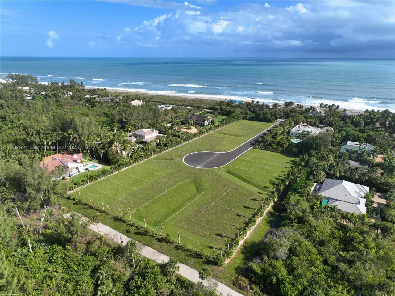 2 Bon Aire Desire Avenue, Jupiter Island, FL 33455 Photo