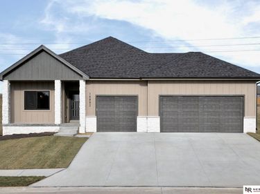 15704 Laurel Avenue, Omaha, NE 68116