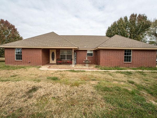 1385 Fm 194, Blossom, TX 75416