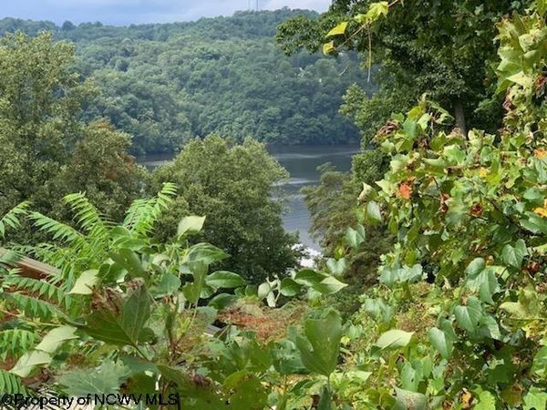 33 Pike Loop Road, Morgantown, WV 26508