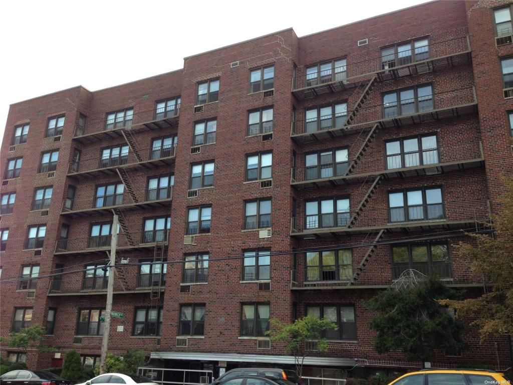 87-70 173rd Street, Unit 5G, Jamaica, NY 11432 Main Photo