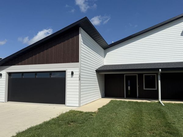 208 34th Avenue W, Spencer, IA 51301