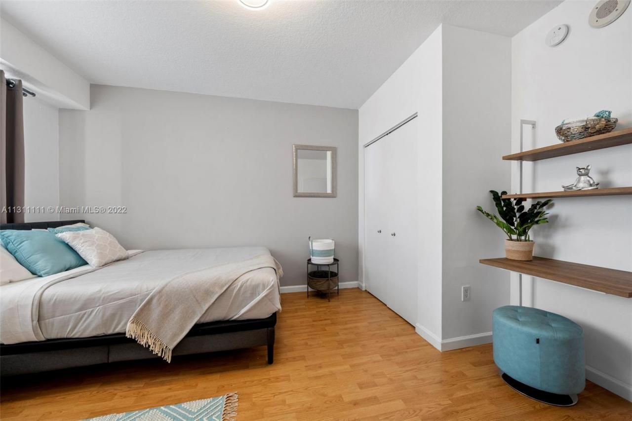 18100 N Bay Rd, Unit 308, Sunny Isles Beach, FL 33160 Photo