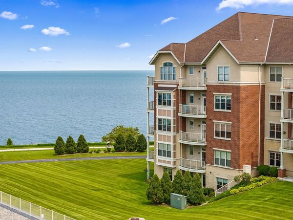 4100 Lake DRIVE, Unit 317, Saint Francis, WI 53235