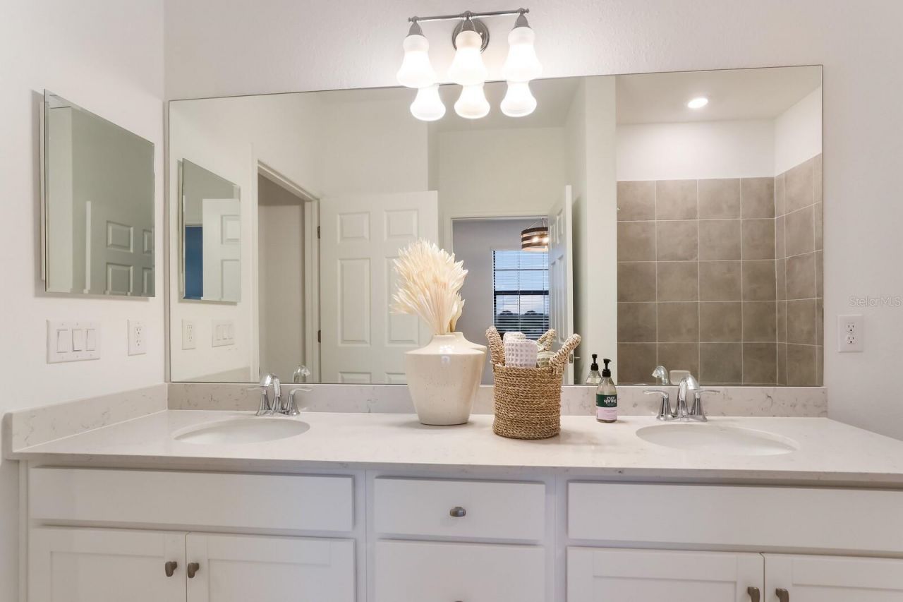 18114 Gawthrop Drive, Unit 308, Lakewood Ranch, FL 34211 Photo