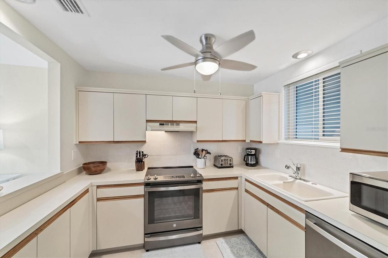 500 S Washington Drive, Unit 18B, Sarasota, FL 34236 Photo