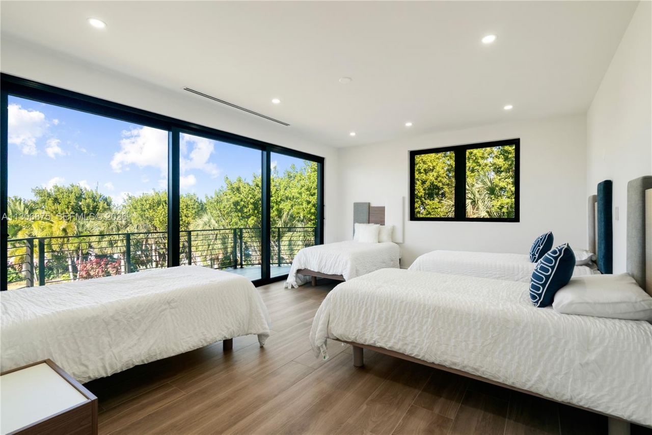 2405 Coco Plum Dr, Marathon, FL 33050 Photo